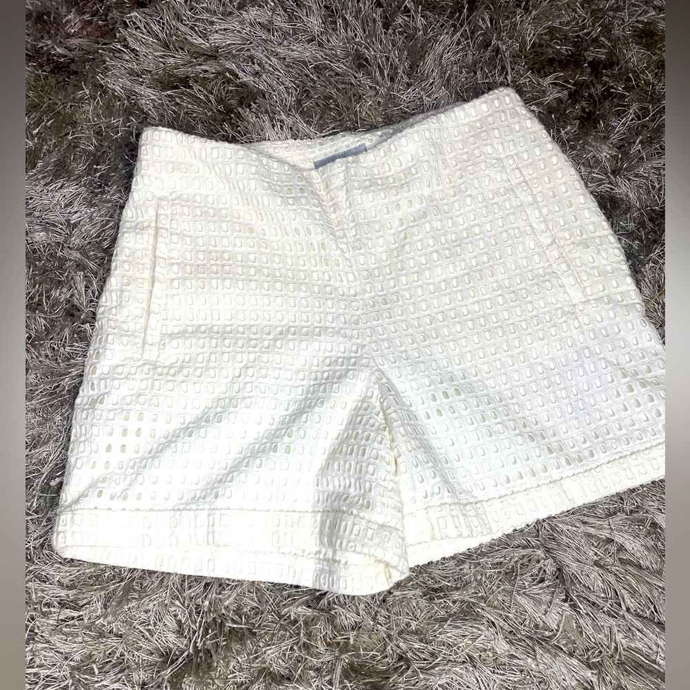 H&M White Cuffed Eyelet Shorts Size 6